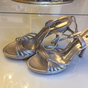 Gold/ silver b. P. Heels